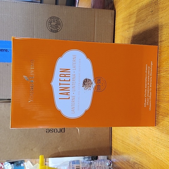 Young Living White Lantern Ultrasonic essential oil Diffuser - Picture 2 of 4